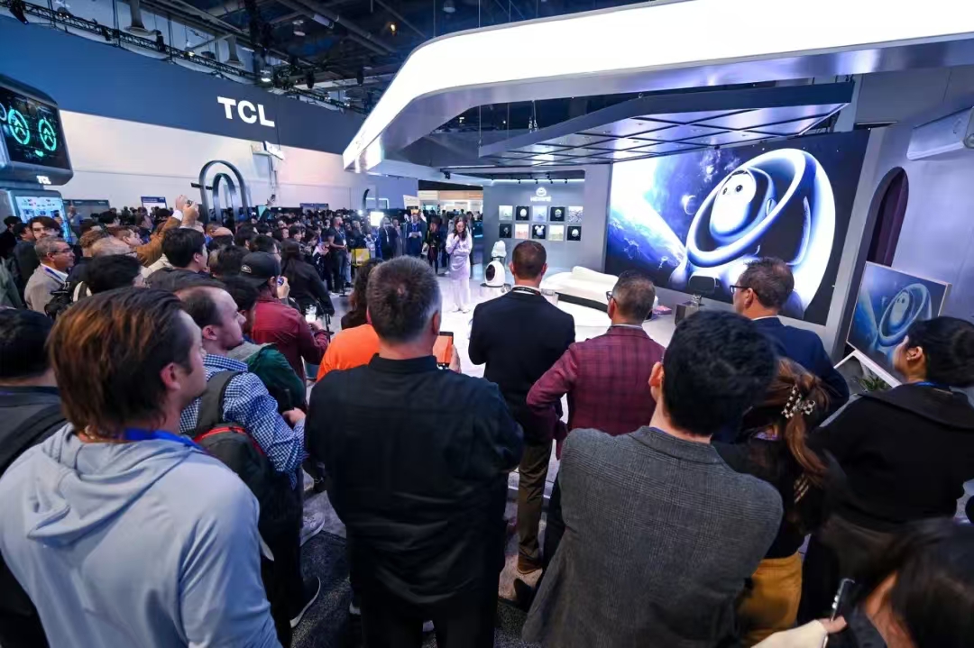 正式亮相CES 2025！开云kaiyun助力TCL打造世界首款分体式陪伴机器人Ai Me